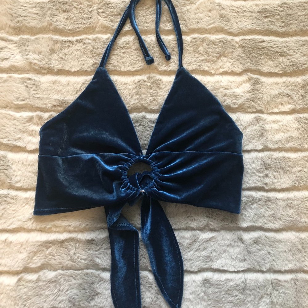 SHEIN ORING TIE BACK HALTLER CROP VELVET TOP BACKLESS - ONE SIZE